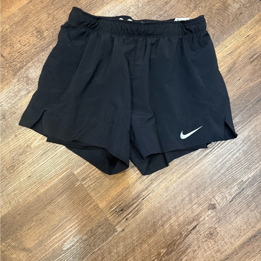 Women's Black Nike Sports Shorts with inner shorts SZ SM 4”